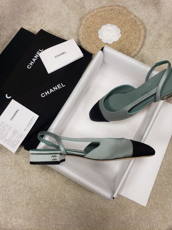 CHANEL FLAT 44