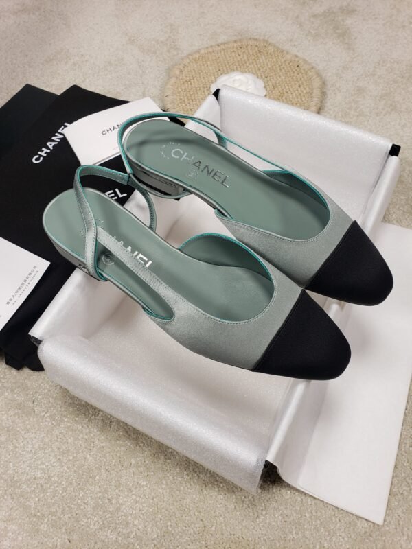 CHANEL FLAT 44