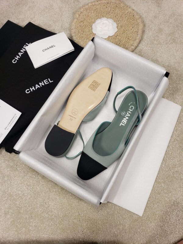 CHANEL FLAT 44