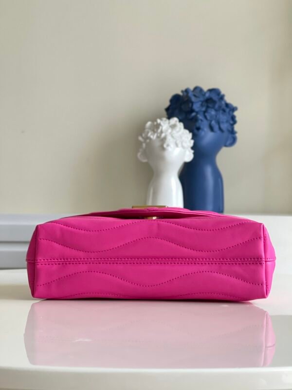 LV NEW WAVE CHAIN BAG