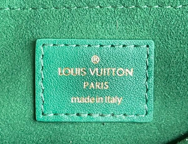 LV NEW WAVE CHAIN BAG