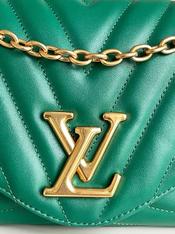 LV NEW WAVE CHAIN BAG