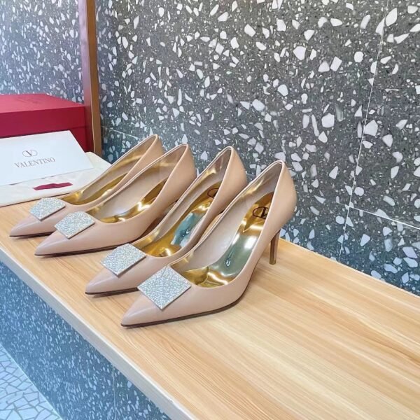 Valentino Garavani Powder One Stud Pumps in Patent Leather Woman