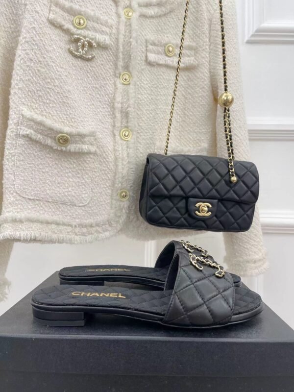 CHANEL GOATSKIN SHINY LEATHER GOLD CC FLAT SANDALS