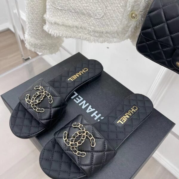 CHANEL GOATSKIN SHINY LEATHER GOLD CC FLAT SANDALS