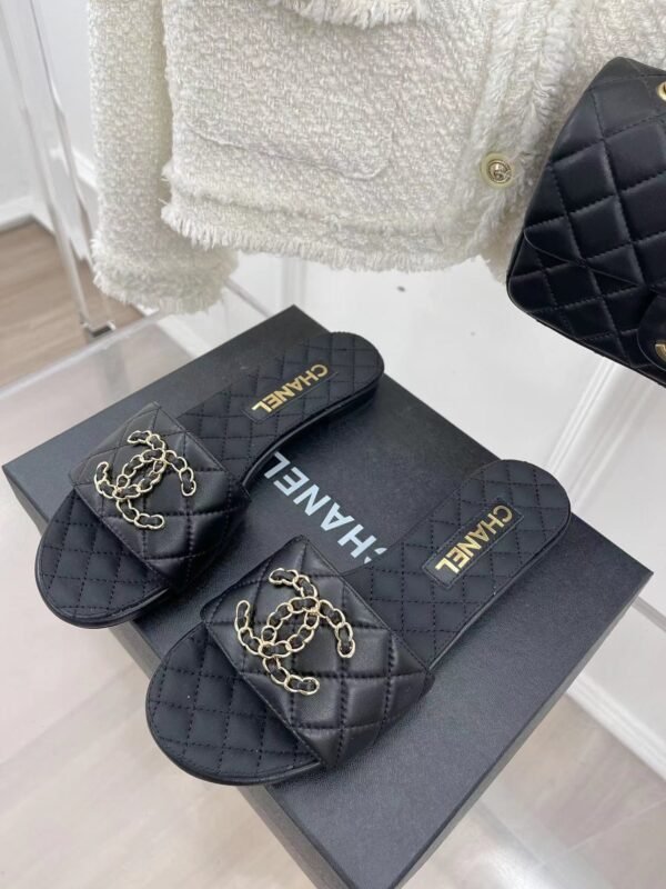CHANEL GOATSKIN SHINY LEATHER GOLD CC FLAT SANDALS