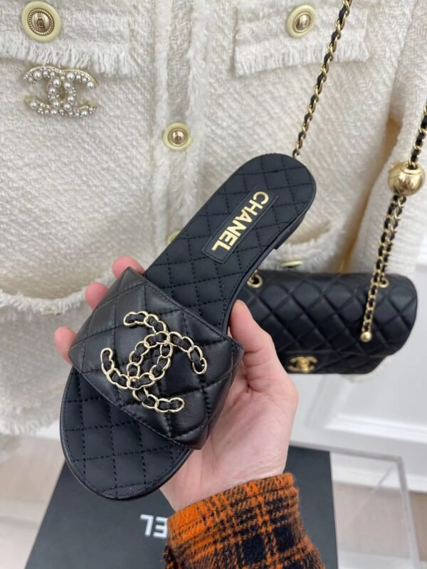 CHANEL GOATSKIN SHINY LEATHER GOLD CC FLAT SANDALS