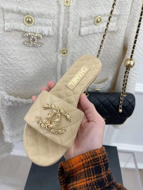 CHANEL GOATSKIN SHINY LEATHER GOLD CC FLAT SANDALS