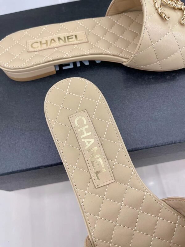 CHANEL GOATSKIN SHINY LEATHER GOLD CC FLAT SANDALS