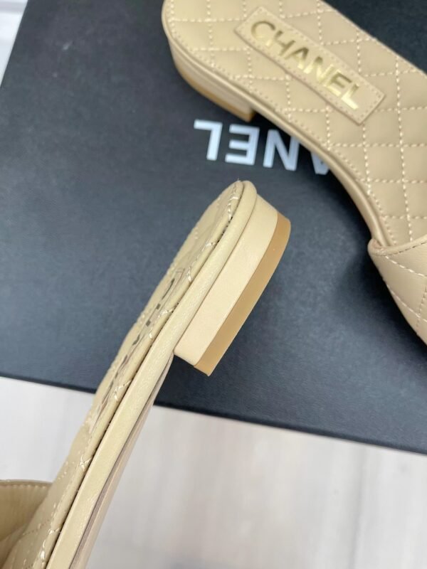 CHANEL GOATSKIN SHINY LEATHER GOLD CC FLAT SANDALS