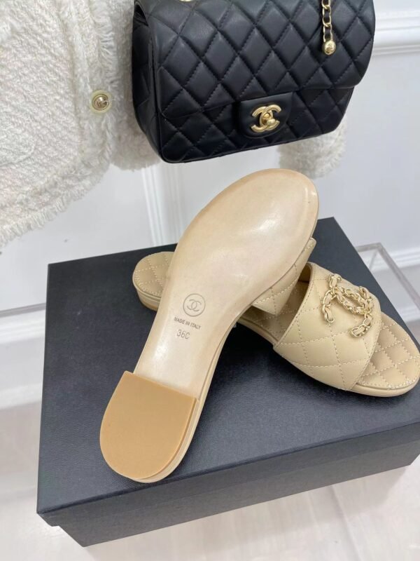 CHANEL GOATSKIN SHINY LEATHER GOLD CC FLAT SANDALS