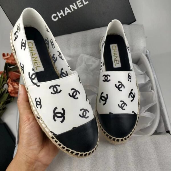 Chanel CC print flat