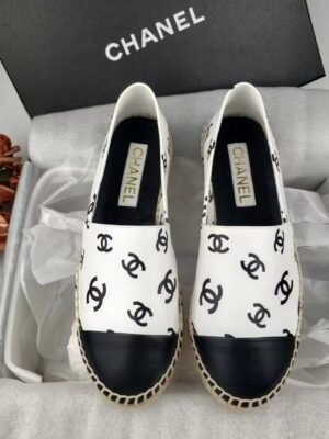 Chanel CC print flat