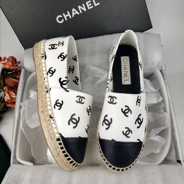 Chanel CC print flat