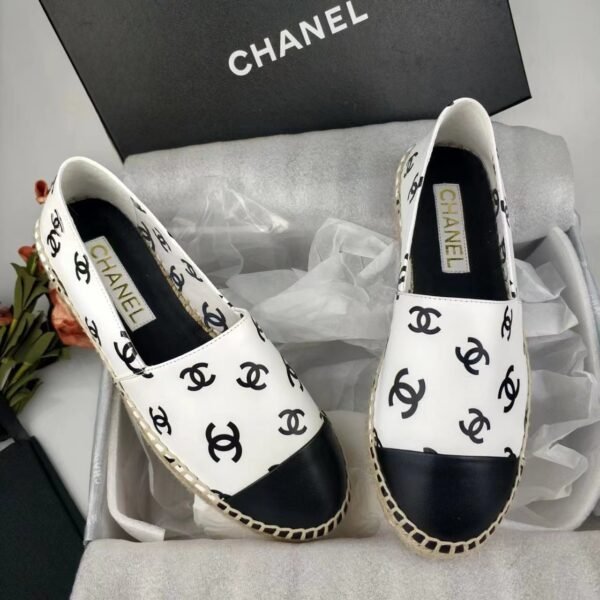 Chanel CC print flat