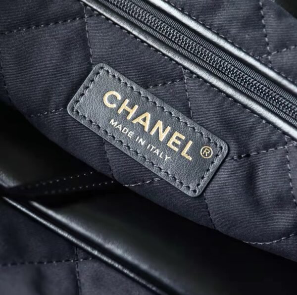 Chanel 22 Medium