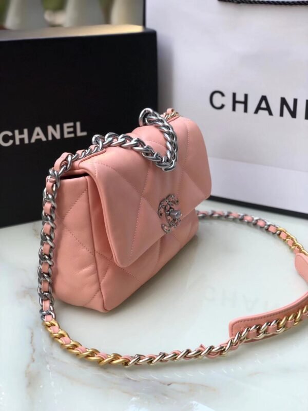 Chanel 19