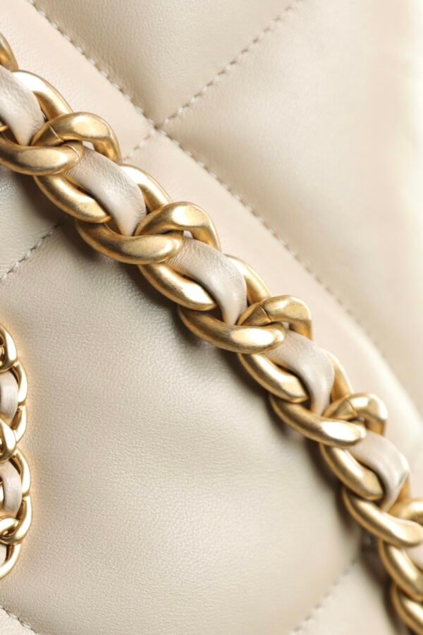 Chanel 19