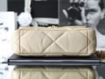 Chanel 19