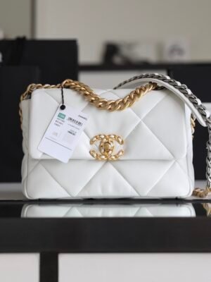 Chanel 19