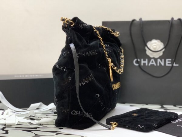 CHANEL 22