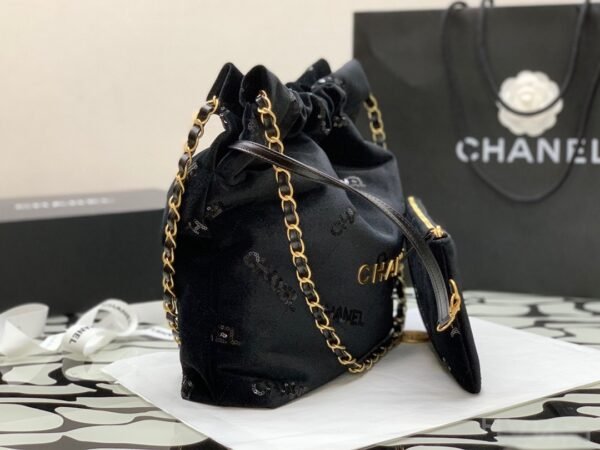CHANEL 22