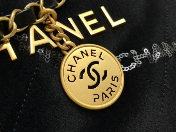 CHANEL 22