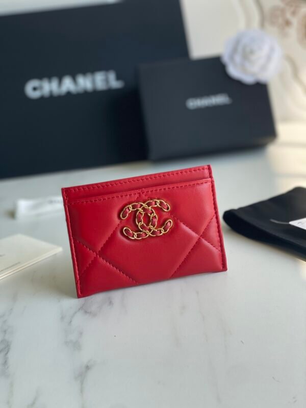CHANEL 19 CARD HODLER
