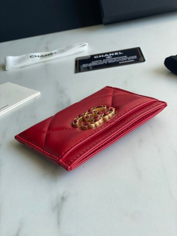 CHANEL 19 CARD HODLER