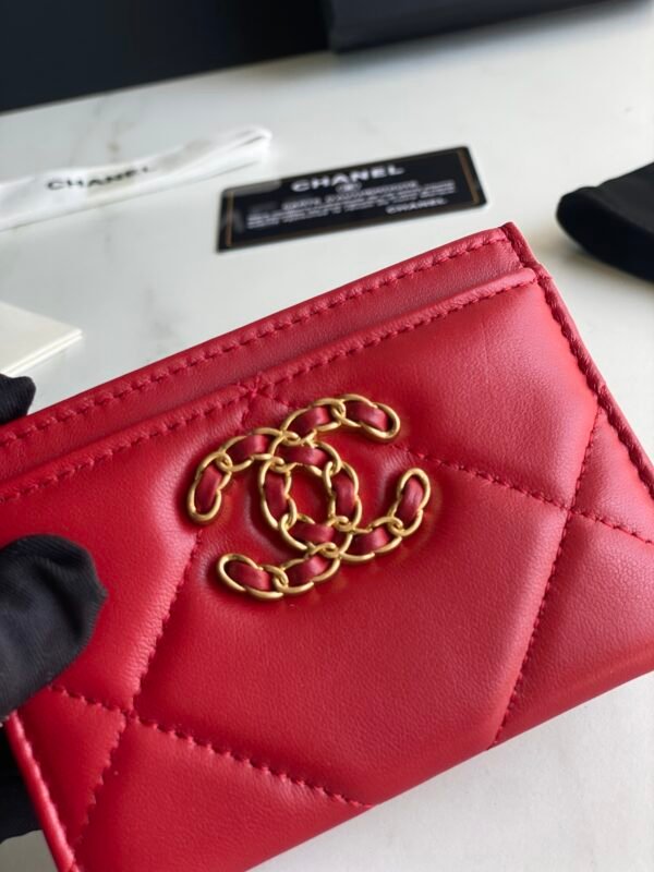 CHANEL 19 CARD HODLER