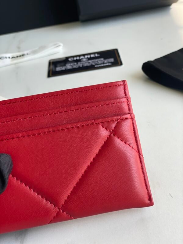 CHANEL 19 CARD HODLER