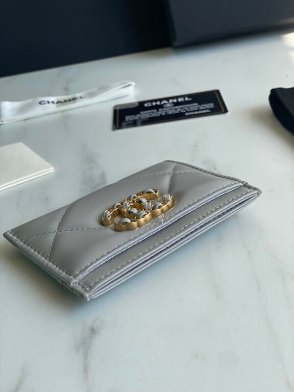 CHANEL 19 CARD HOLDER