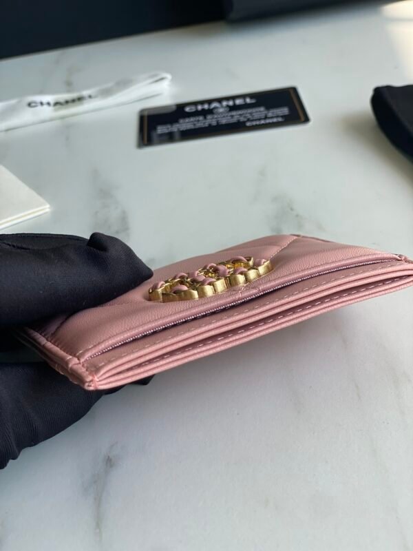 CHANEL 19 CARD HOLDER