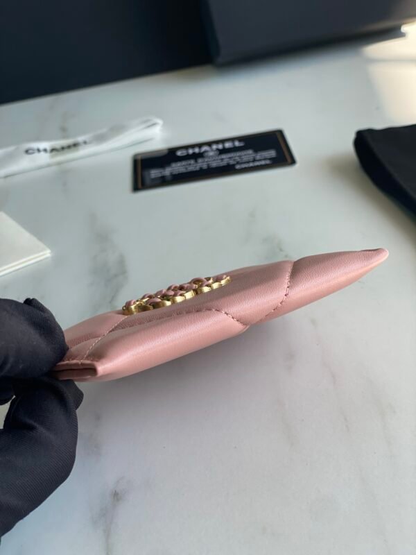 CHANEL 19 CARD HOLDER