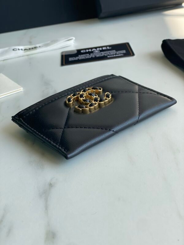 CHANEL 19 CARD HOLDER