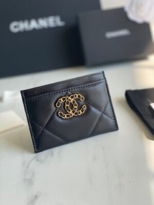 CHANEL 19 CARD HOLDER