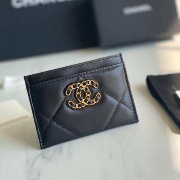 CHANEL 19 CARD HOLDER