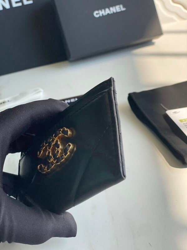 CHANEL 19 CARD HOLDER
