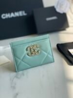 CHANEL 19 CARD HOLDER