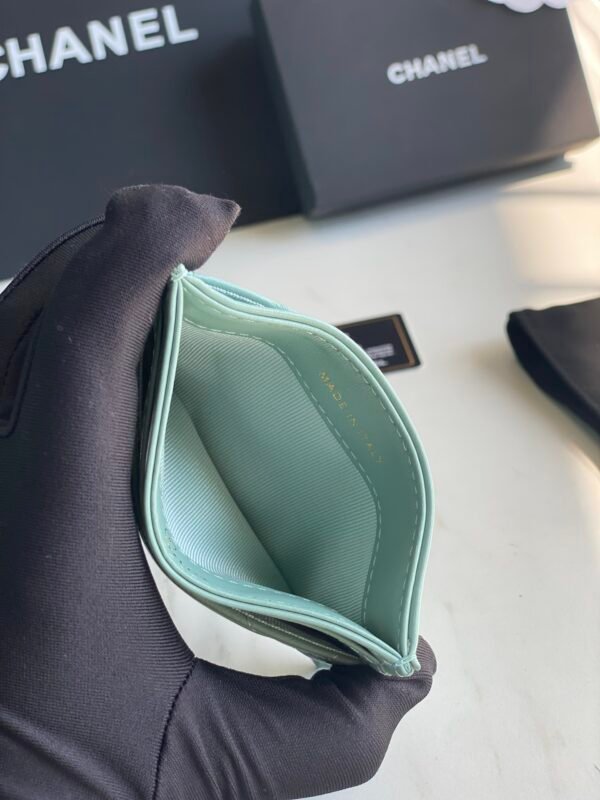 CHANEL 19 CARD HOLDER