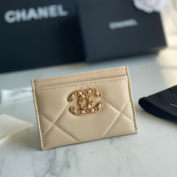 CHANEL 19  CARD HOLDER