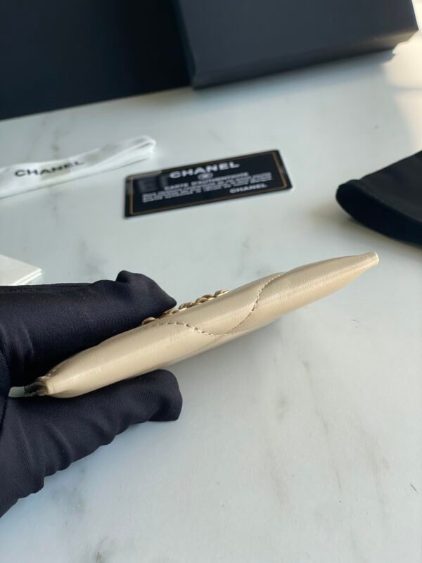 CHANEL 19  CARD HOLDER