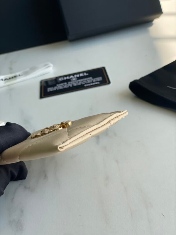 CHANEL 19  CARD HOLDER