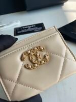 CHANEL 19  CARD HOLDER