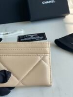CHANEL 19  CARD HOLDER