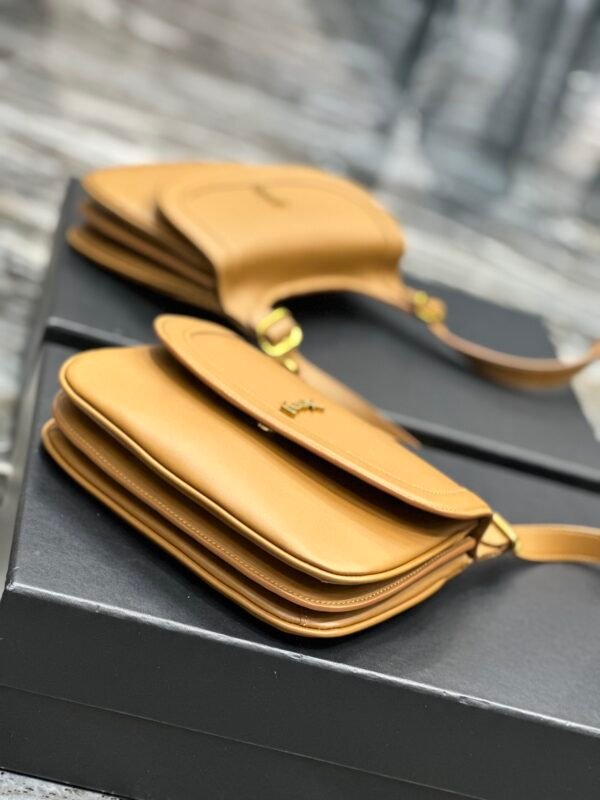 CHARLIE MEDIUM SHOULDER BAG IN SMOOTH LEATHER