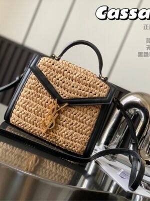 CASSANDRA MEDIUM CHAIN BAG IN CROCODILE-EMBOSSED SHINY LEATHER