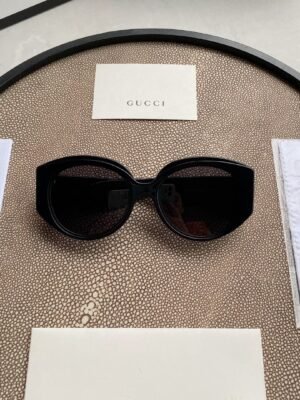 OVERSIZED ROUND SUNGLASSES
