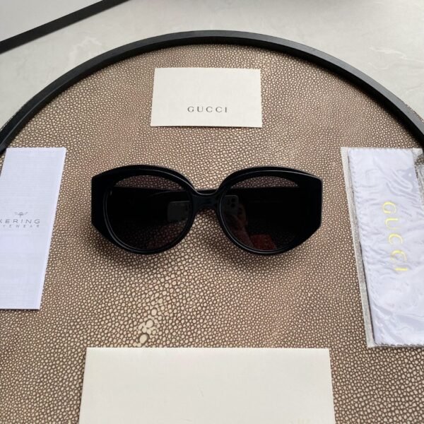 OVERSIZED ROUND SUNGLASSES