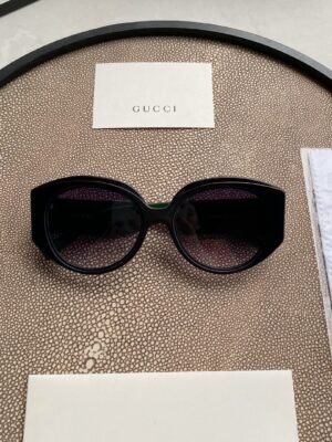 OVERSIZED ROUND SUNGLASSES